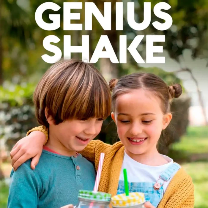 Niños felices tomando Genius Shake, portada para video de opiniones y testimonios del suplemento infantil de VitalHealth.